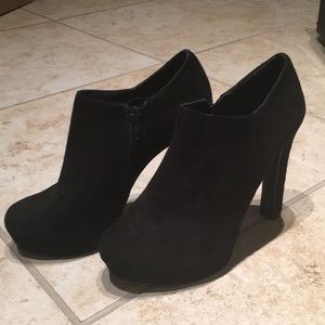 Gianni Bini black suede ankle booties